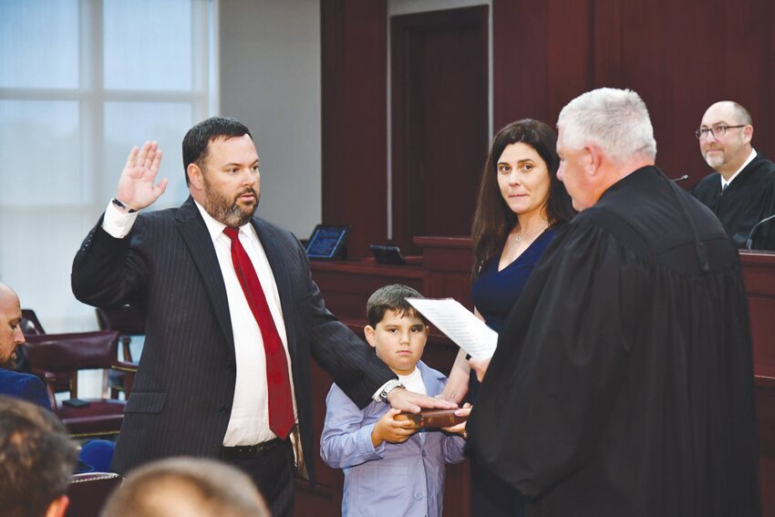 Judge Ray Forbess officially takes bench for Fourth Judicial Circuit